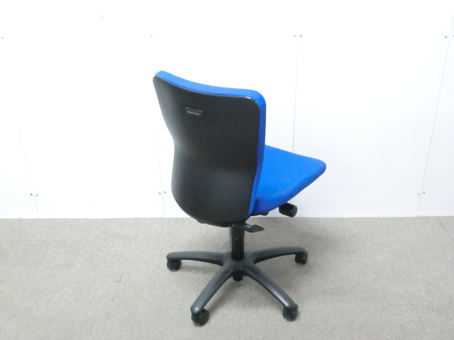 オカムラ/カロッツァ/ブルー / 【中古】 OAチェア肘無し