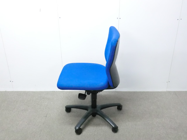 オカムラ/カロッツァ/ブルー / 【中古】 OAチェア肘無し