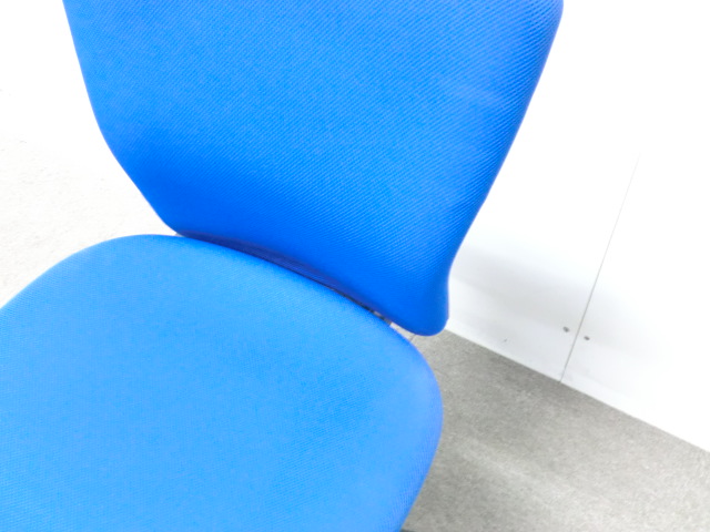 オカムラ/カロッツァ/ブルー / 【中古】 OAチェア肘無し