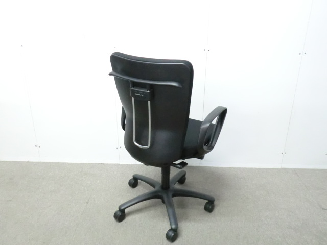 オカムラ / カロッツァ / ブラック / CK46ZR FS11 【中古】 OAチェア肘有