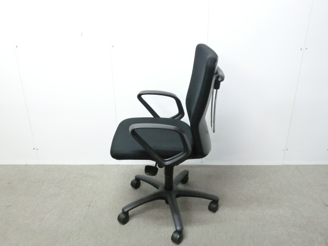 オカムラ / カロッツァ / ブラック / CK46ZR FS11 【中古】 OAチェア肘有