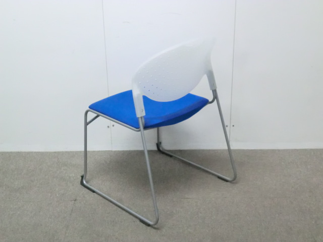 イトーキ / クリケット / ブルー / KLC-111CB-Z5N7 【中古】 スタッキングチェア