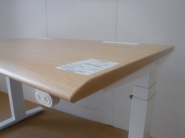 オカムラ / スイフト / 木目調 / 【中古】 昇降デスク/ 0015955-1