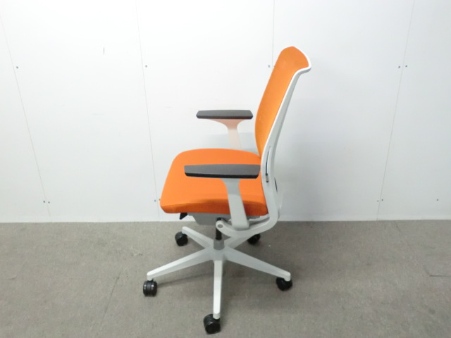 Steelcase /Think / オレンジ / 【中古】 OAチェア肘有