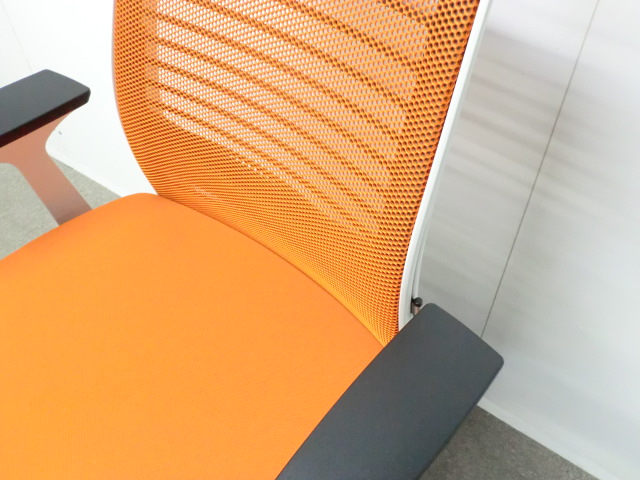 Steelcase /Think / オレンジ / 【中古】 OAチェア肘有