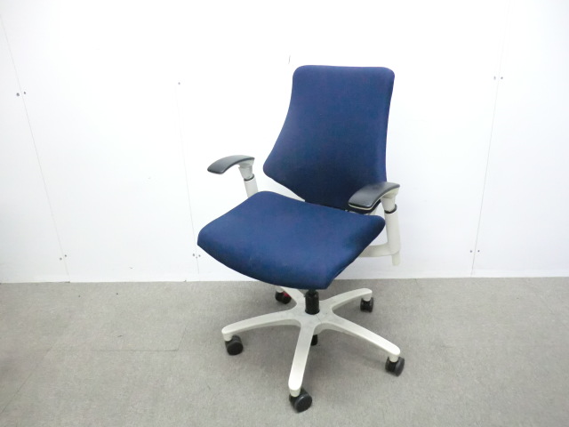 イトーキ / エフ / ダークブル- / KG-147PS-W9B2 【中古】 OAチェア肘有