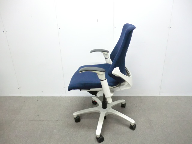 イトーキ / エフ / ダークブル- / KG-147PS-W9B2 【中古】 OAチェア肘有