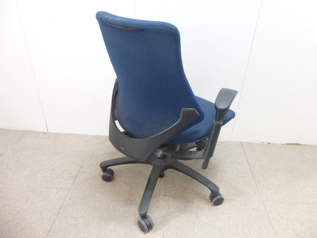 イトーキ/エフチェア/ダークブルー/肘有/【中古】