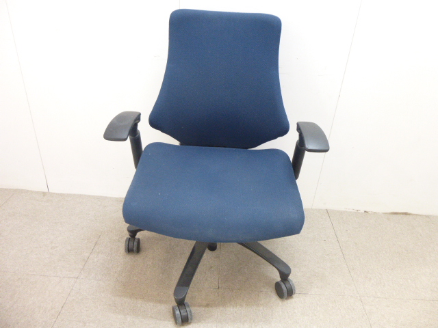 イトーキ/エフチェア/ダークブルー/肘有/【中古】