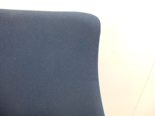 イトーキ/エフチェア/ダークブルー/肘有/【中古】