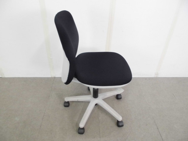ウチダ / エニーザ / ブラック / OAチェア肘無