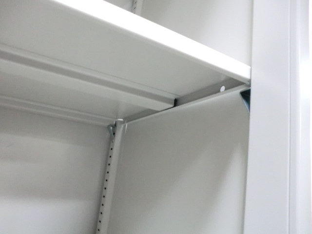 オカムラ / 42 / ニューグレー/ 4233ZZ Z13 【中古】 両開きキャビネット