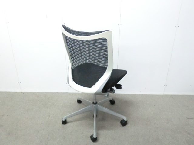 オカムラ / バロン / ブラック / CP33DW-FGR1 【中古】 OAチェア肘無し