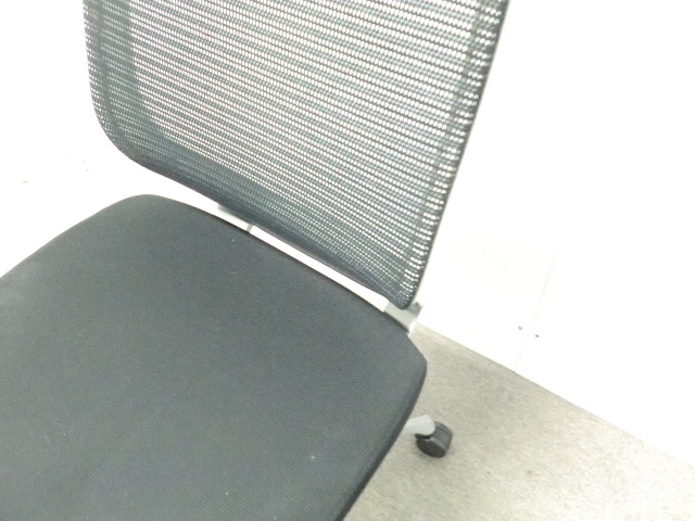 オカムラ / バロン / ブラック / CP33DW-FGR1 【中古】 OAチェア肘無し