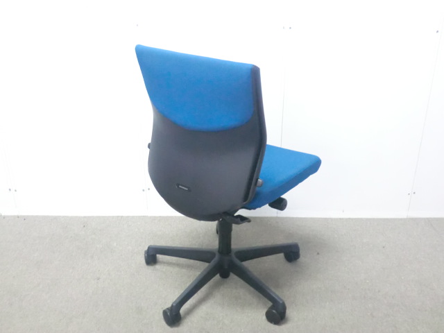 オカムラ/エスクード/ブルー / 【中古】 OAチェア肘無し