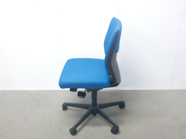 オカムラ/エスクード/ブルー / 【中古】 OAチェア肘無し