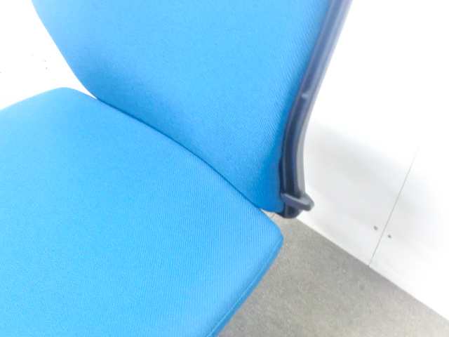 オカムラ/エスクード/ブルー / 【中古】 OAチェア肘無し