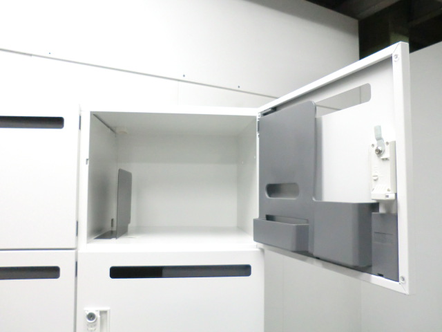 ウチダ / メールロッカー10人用 / ホワイト 【中古】