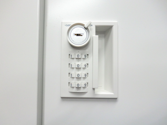 ウチダ / メールロッカー10人用 / ホワイト 【中古】