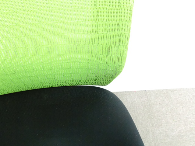 ナイキ/ パウザ/ライトグリーン/【中古】 OAチェア肘無し