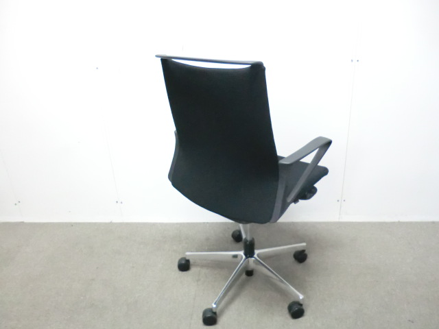 オカムラ/モード / ブラック / 【中古】 OAチェア肘有