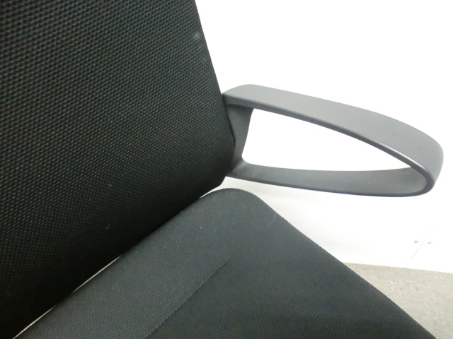 オカムラ/モード / ブラック / 【中古】 OAチェア肘有