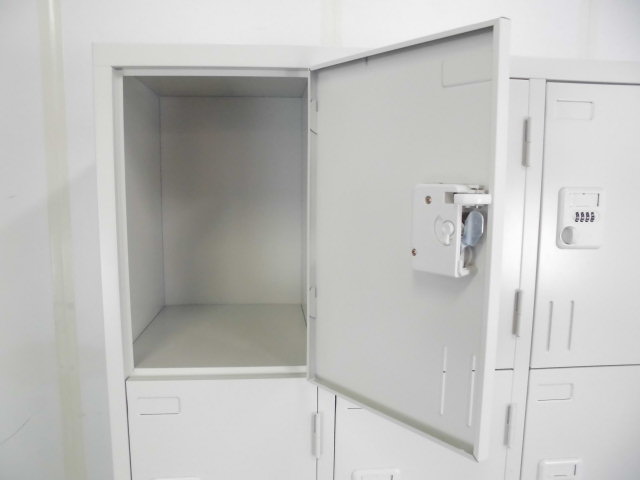 12人用ダイヤルロッカー / ホワイト