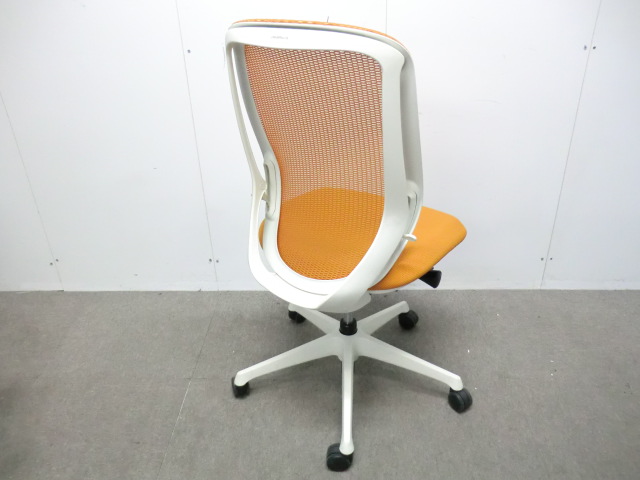 オカムラ/シルフィー/ オレン / 【中古】 OAチェア肘無し