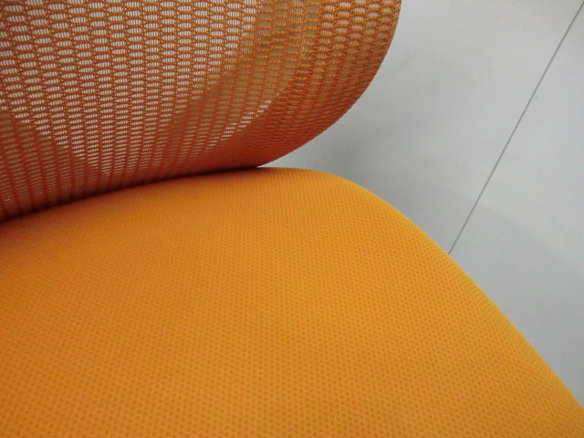 オカムラ/シルフィー/ オレン / 【中古】 OAチェア肘無し