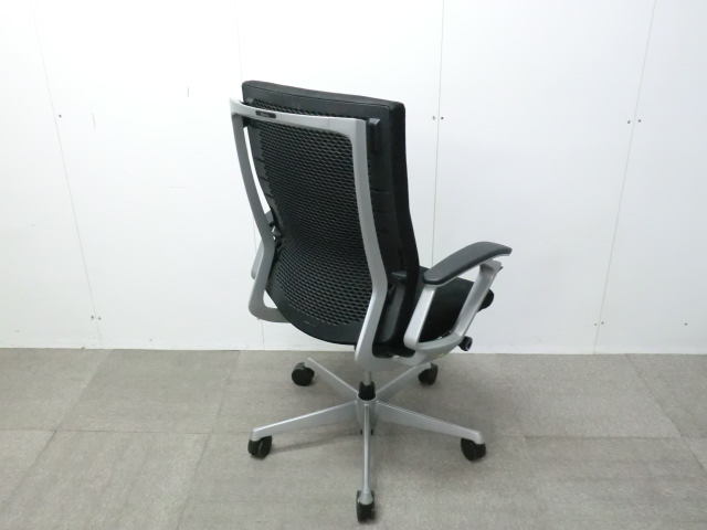 オカムラ/デューク/ ブラック / 【中古】 OAチェア肘有