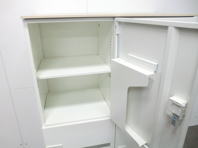 オカムラ / ホワイト / 【中古】 4人用メールロッカー