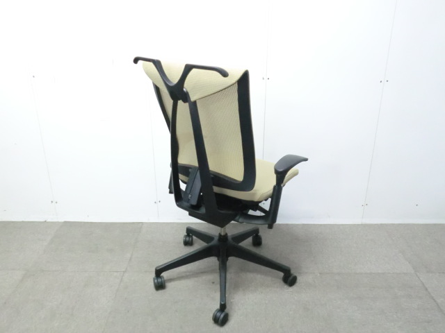 イトーキ/セレーオ/ ベージュ / 【中古】 OAチェア肘有