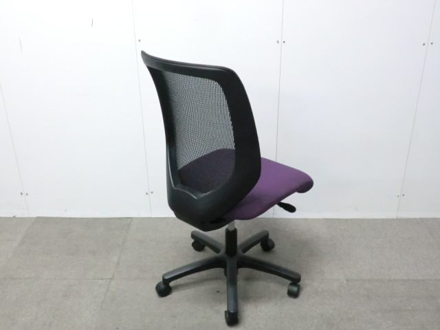 イトーキ/コルト/ パープル / 【中古】 OAチェア肘無し