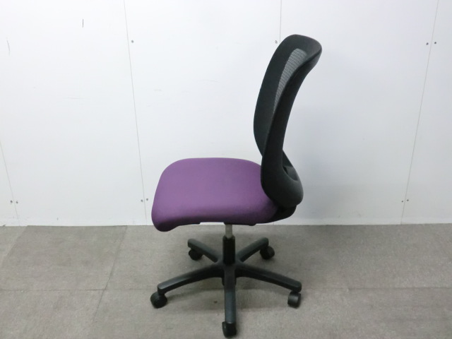 イトーキ/コルト/ パープル / 【中古】 OAチェア肘無し