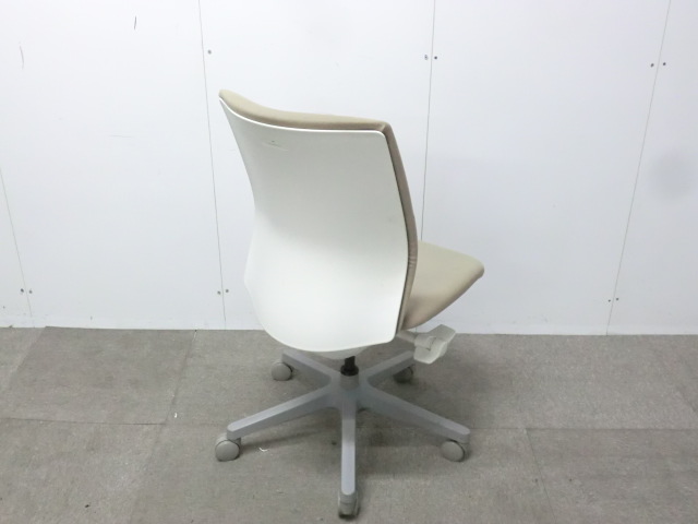 オカムラ/オムネス/ベージュ/【中古】OAチェア肘無し