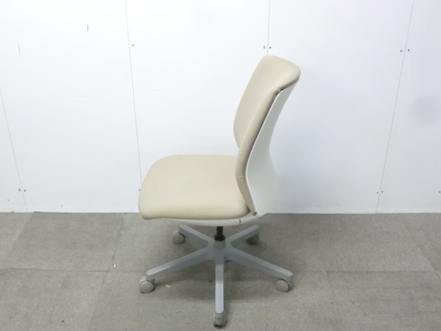 オカムラ/オムネス/ベージュ/【中古】OAチェア肘無し