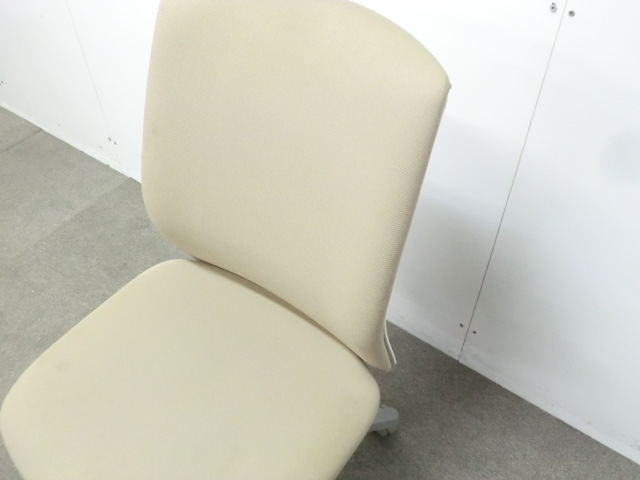 オカムラ/オムネス/ベージュ/【中古】OAチェア肘無し