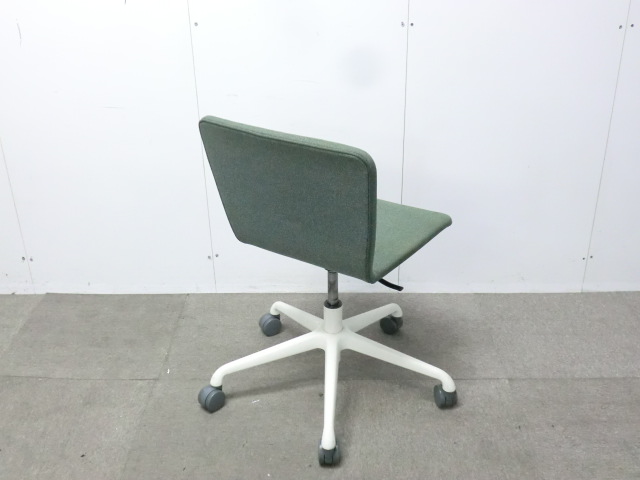オカムラ/ライブス/グリーン / 【中古】 OAチェア肘無し