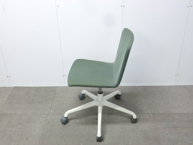 オカムラ/ライブス/グリーン / 【中古】 OAチェア肘無し