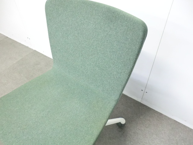 オカムラ/ライブス/グリーン / 【中古】 OAチェア肘無し