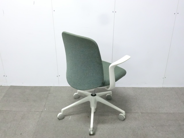 オカムラ/ライブス/ グリーン / 【中古】 OAチェア肘有