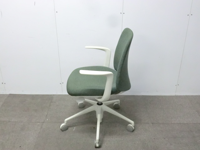 オカムラ/ライブス/ グリーン / 【中古】 OAチェア肘有