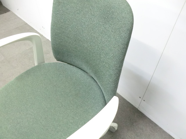 オカムラ/ライブス/ グリーン / 【中古】 OAチェア肘有