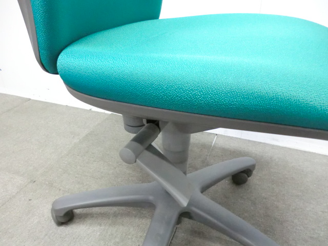 コクヨ / グリーン / レグノ / CRS-G202F4HS24N 【中古】 OAチェア肘無し