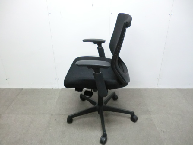 オカムラ / エスクード / ブラック【中古】OAチェア肘有