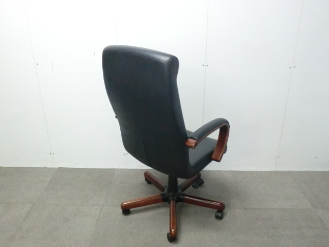 ライオン / ブラック / 569L BK 【中古】 役員チェア