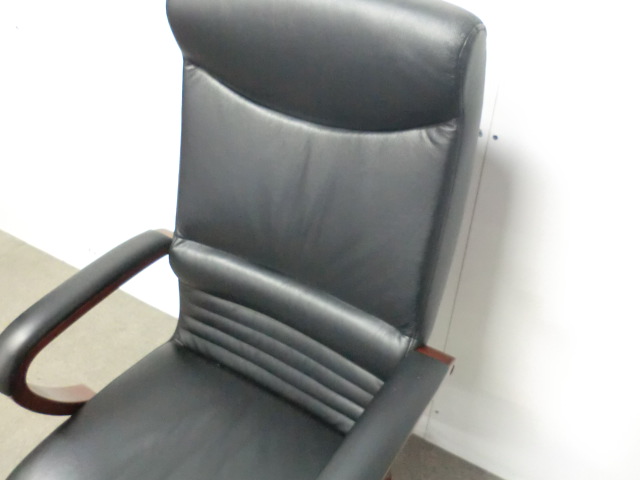 ライオン / ブラック / 569L BK 【中古】 役員チェア