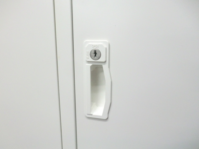 生興 / ホワイト / 【中古】 4人用ロッカー
